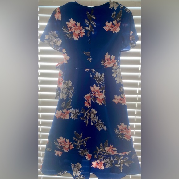 Banana Republic Blue Floral Print Flirty Wrap Midi Dress - Picture 6 of 9